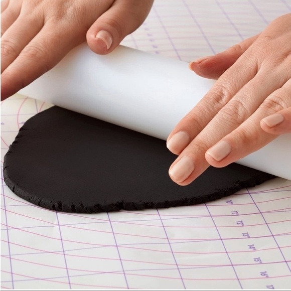 3Pc. Wilton Rolling Pin, Cutter, and Mat Fondant Tool Set NEW - Picture 3 of 5